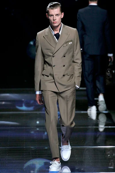 Look 4